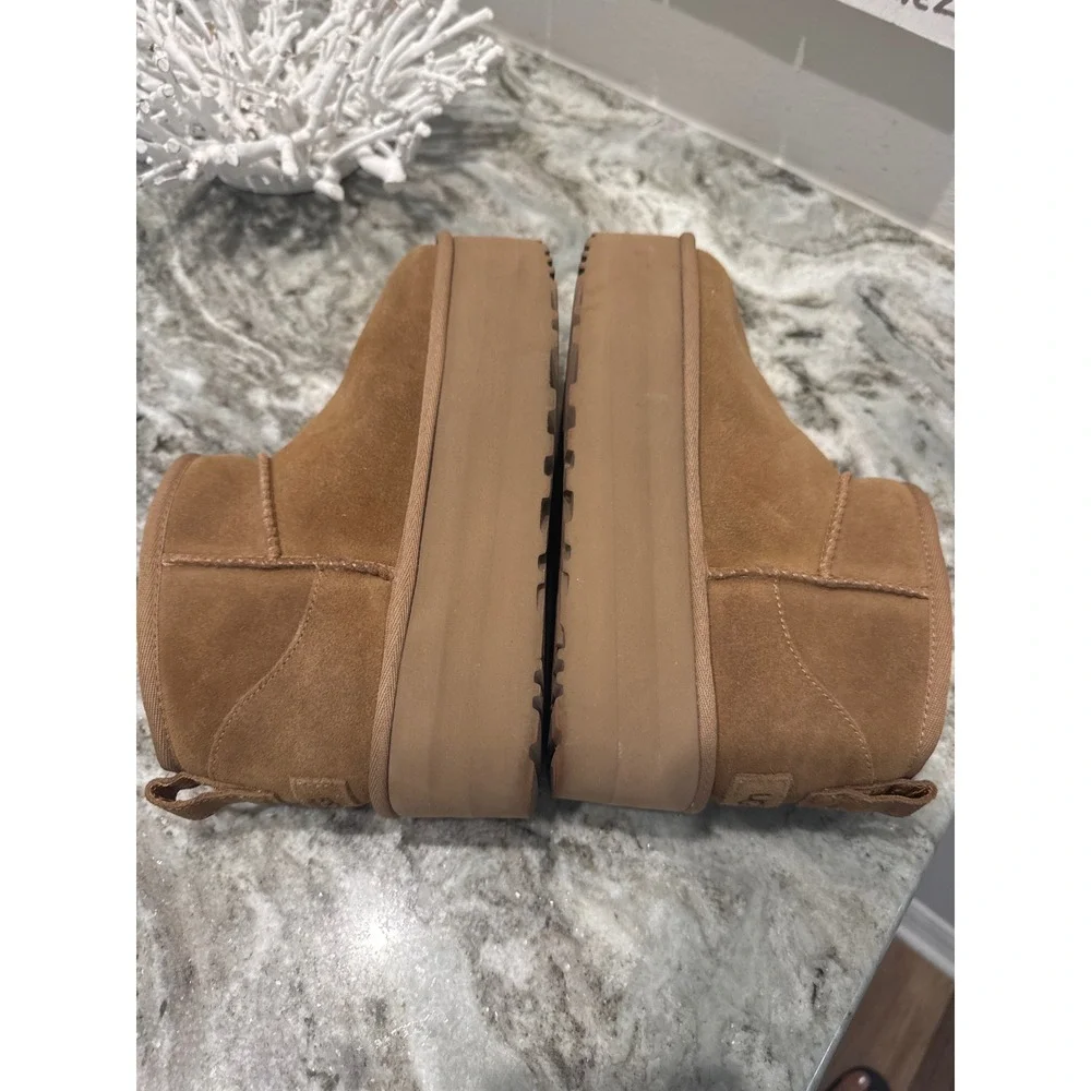 UGG Women's Classic Ultra Mini Platform Boot in Chestnut size 7